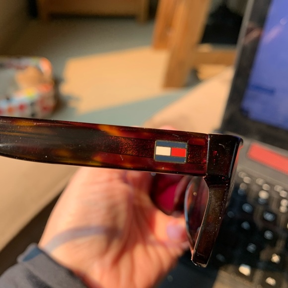Tommy Hilfiger Safilio Sunglasses and leather case main image 8